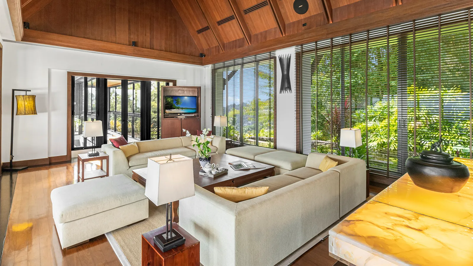 Villa Aye
